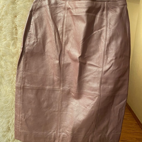 Braefair leather metallic light pink vintage jacket with matching skirt. - Picture 4 of 7